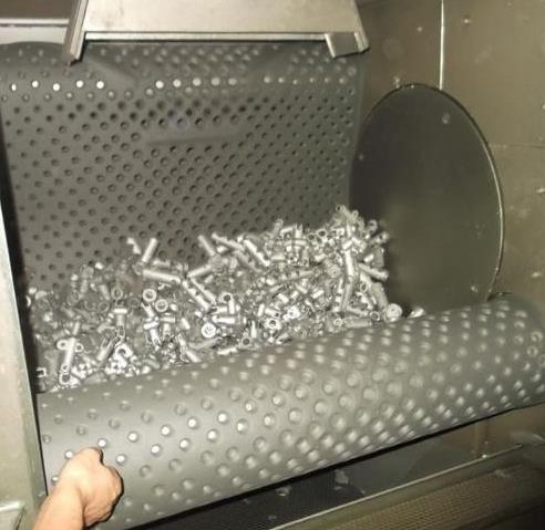 五金廠(chǎng)履帶式拋丸機(jī)